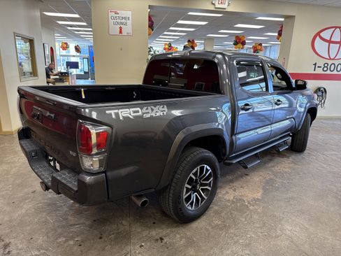 Used 2023 Toyota Tacoma TRD Sport image 11