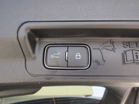 Used 2023 Ford Explorer Limited w/ Limited Technology Package image 39