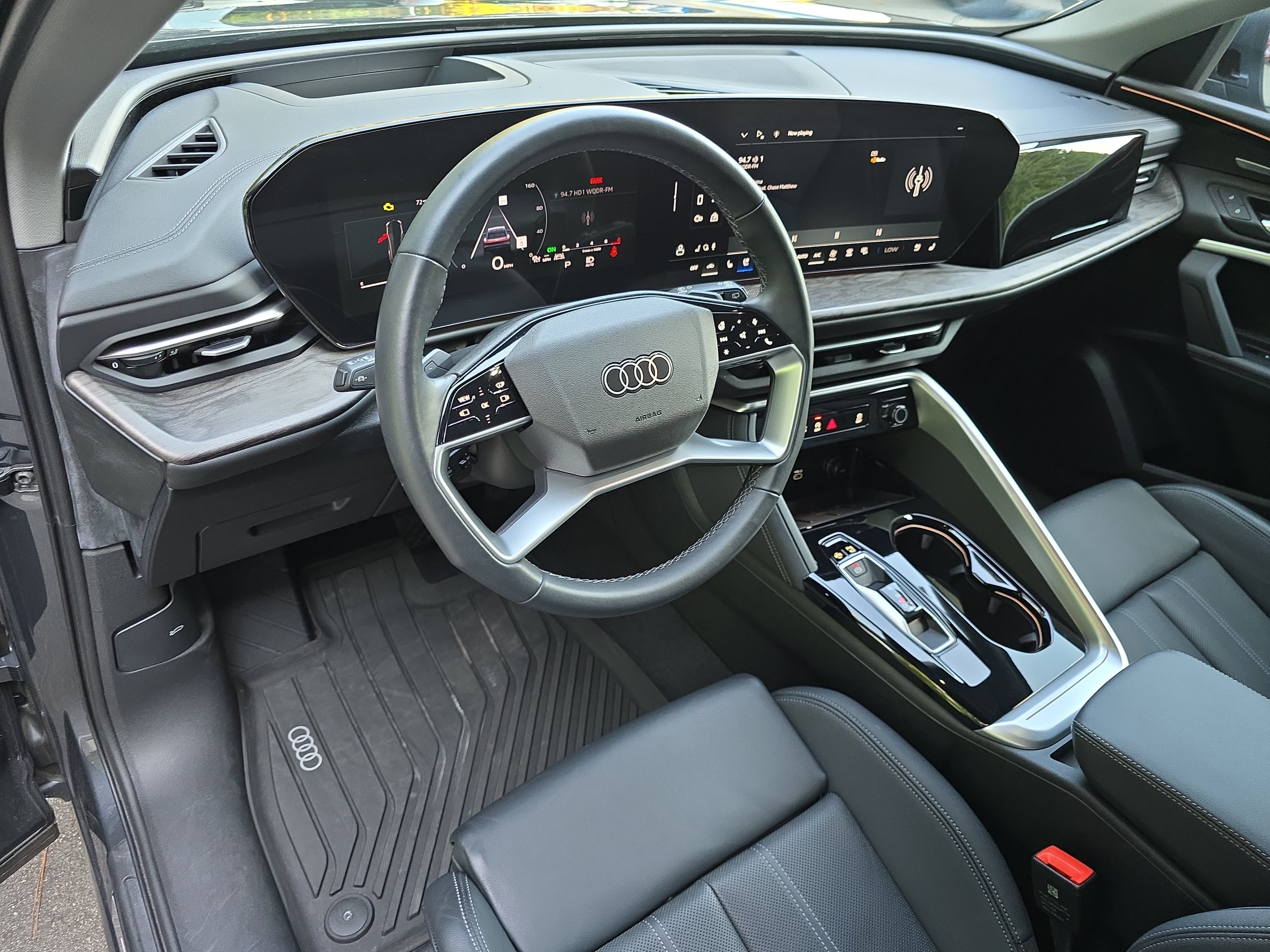 Used 2025 Audi Q5 Premium Plus w/ Premium Plus AWD/4WD image 16