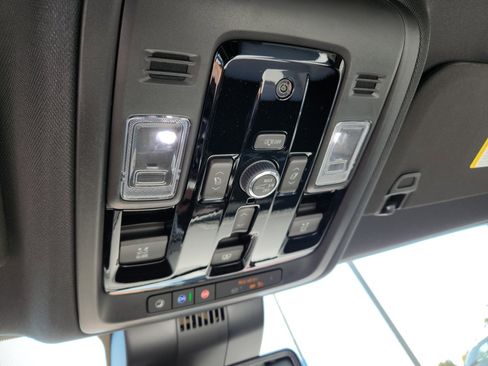 New 2026 Chevrolet Suburban Premier image 18