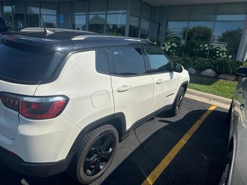 Used 2018 Jeep Compass Latitude w/ Popular Equipment Group AWD/4WD image 2