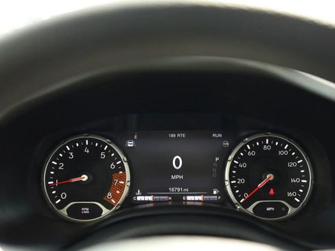 Used 2023 Jeep Renegade Latitude AWD/4WD image 23