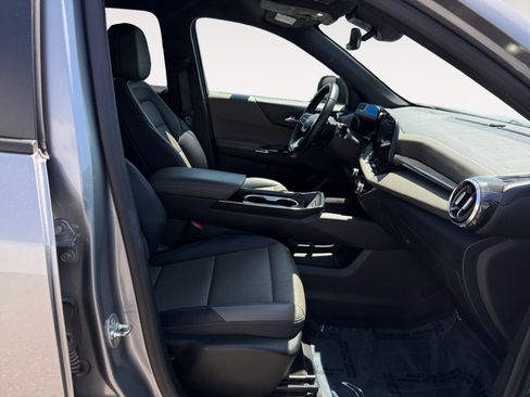 Used 2025 Chevrolet Equinox LT w/ Convenience Package II AWD/4WD image 19