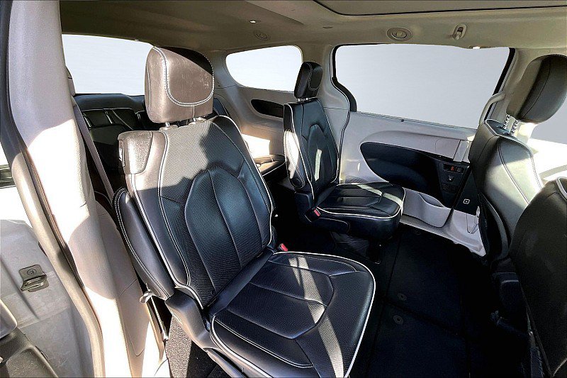 Used 2024 Chrysler Pacifica Limited FWD image 28
