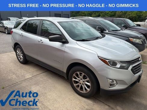 Used 2021 Chevrolet Equinox LS w/ LS Convenience Package AWD/4WD image 2
