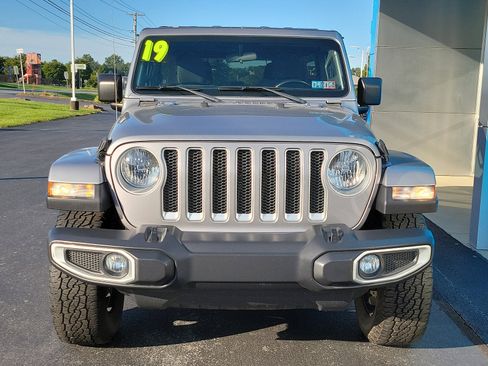 Used 2019 Jeep Wrangler Unlimited Sahara image 2