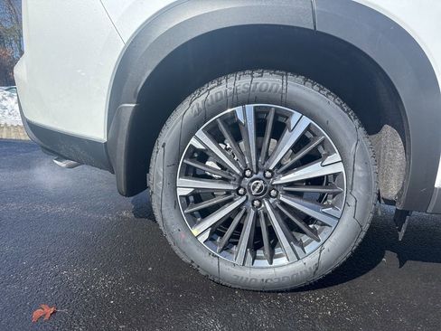 New 2026 Nissan Pathfinder Platinum image 9