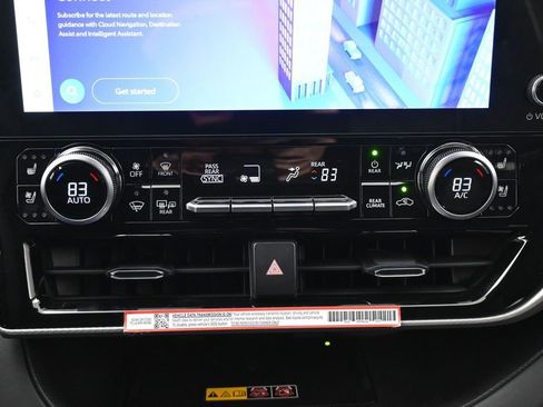 Used 2025 Toyota Highlander Platinum AWD/4WD image 25