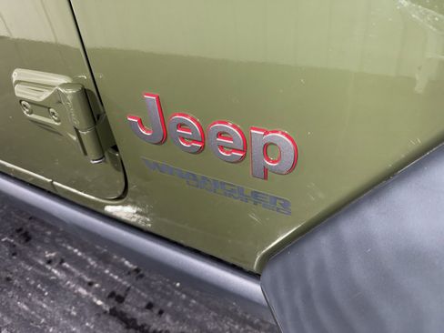 Used 2021 Jeep Wrangler Unlimited Rubicon image 32