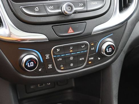 Used 2019 Chevrolet Equinox LT w/ Sun & Navigation Package AWD/4WD image 18
