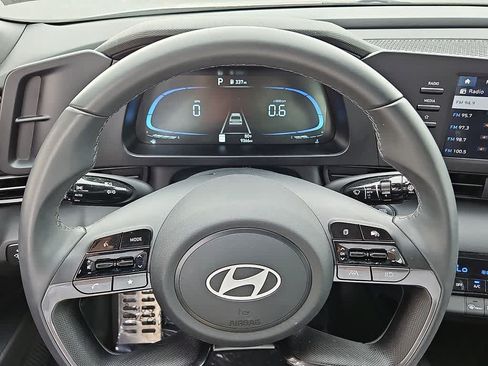 Used 2025 Hyundai Elantra Sport FWD image 17