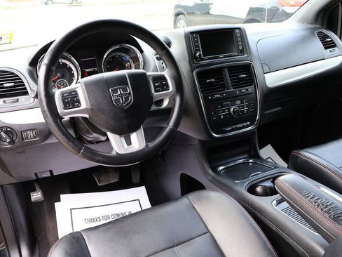 Used 2017 Dodge Grand Caravan GT FWD image 17