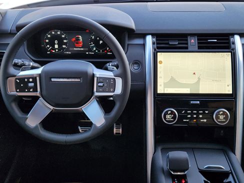 New 2026 Land Rover Discovery Dynamic SE image 29