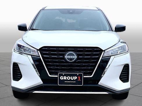 New 2025 Nissan Kicks Play S image 3