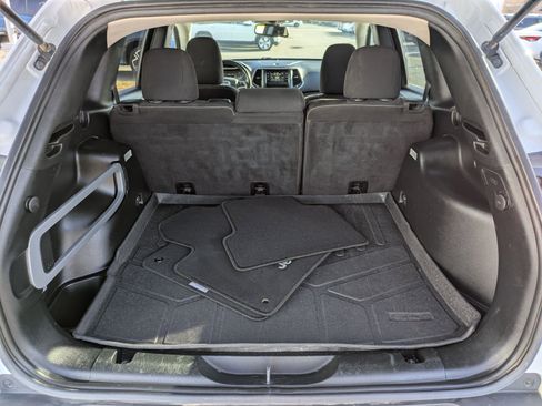 Used 2017 Jeep Cherokee Latitude w/ Trailer Tow Group image 30