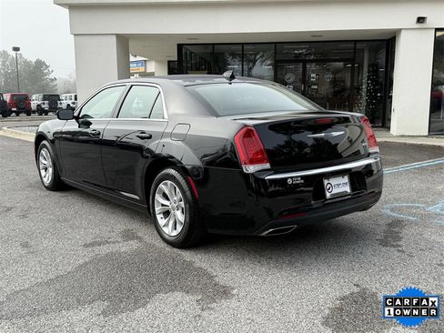 Used 2022 Chrysler 300 Touring image 7