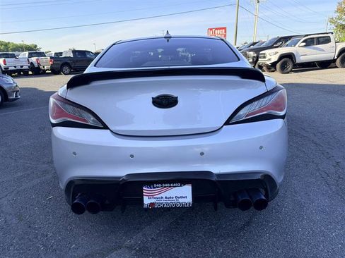 Used 2014 Hyundai Genesis 3.8 RWD image 3