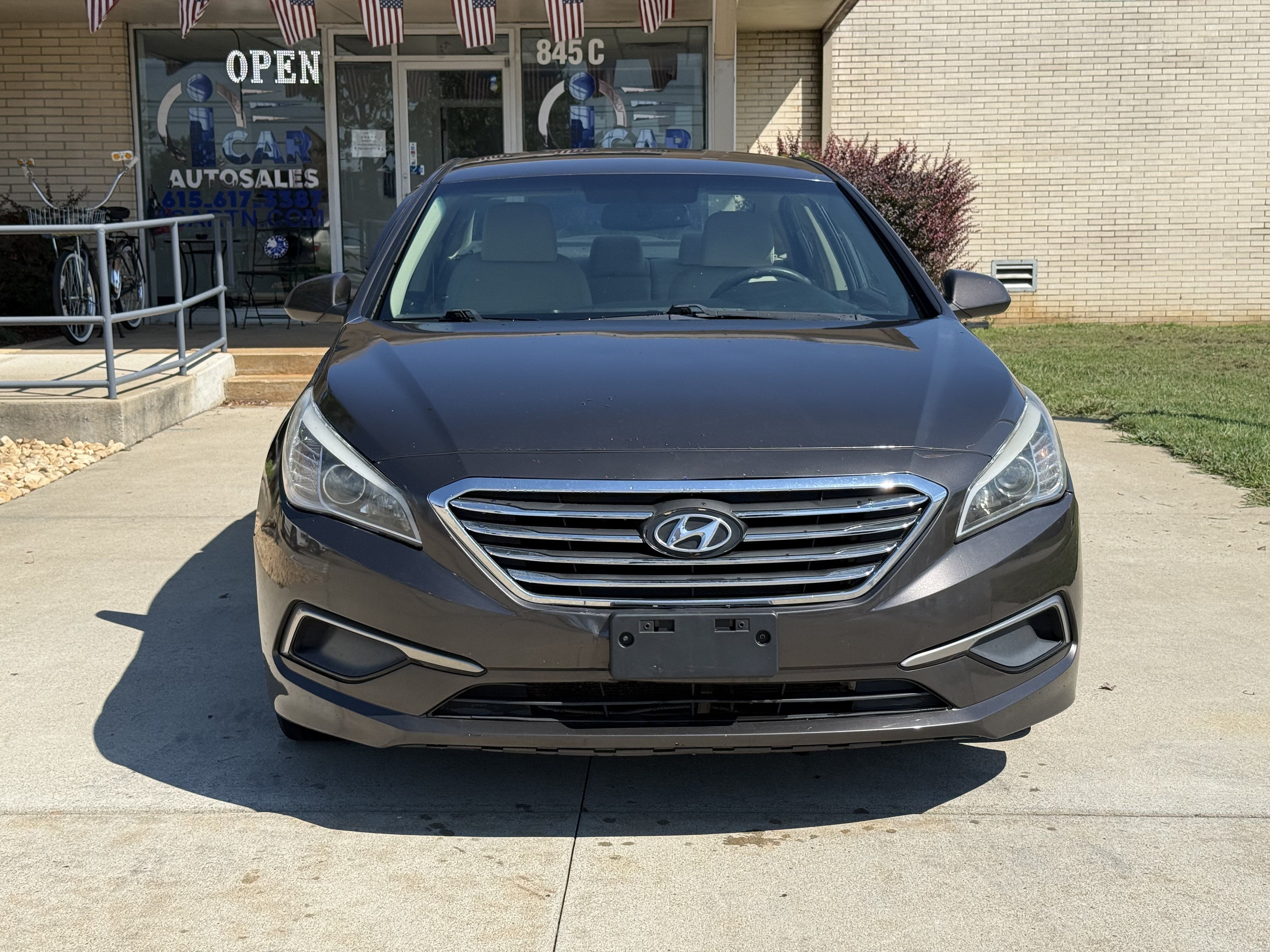 Used 2016 Hyundai Sonata SE w/ Cargo Package FWD image 2
