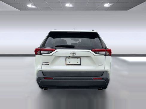 Used 2021 Toyota RAV4 XLE Premium FWD image 10