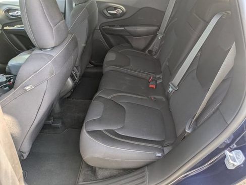 Used 2015 Jeep Cherokee Latitude AWD/4WD image 18