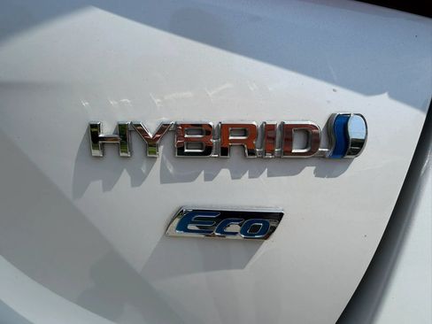 Used 2021 Toyota Prius L Eco FWD image 11
