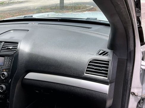 Used 2017 Ford Explorer XLT FWD image 23