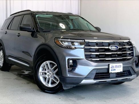 Used 2025 Ford Explorer Active w/ Active Comfort Package RWD image 1