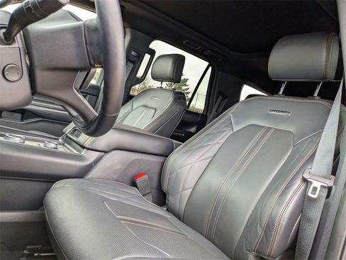 Used 2024 Ford Expedition Platinum image 18
