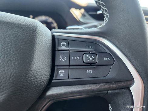 New 2025 Jeep Grand Cherokee Limited w/ Black Appearance Package image 41