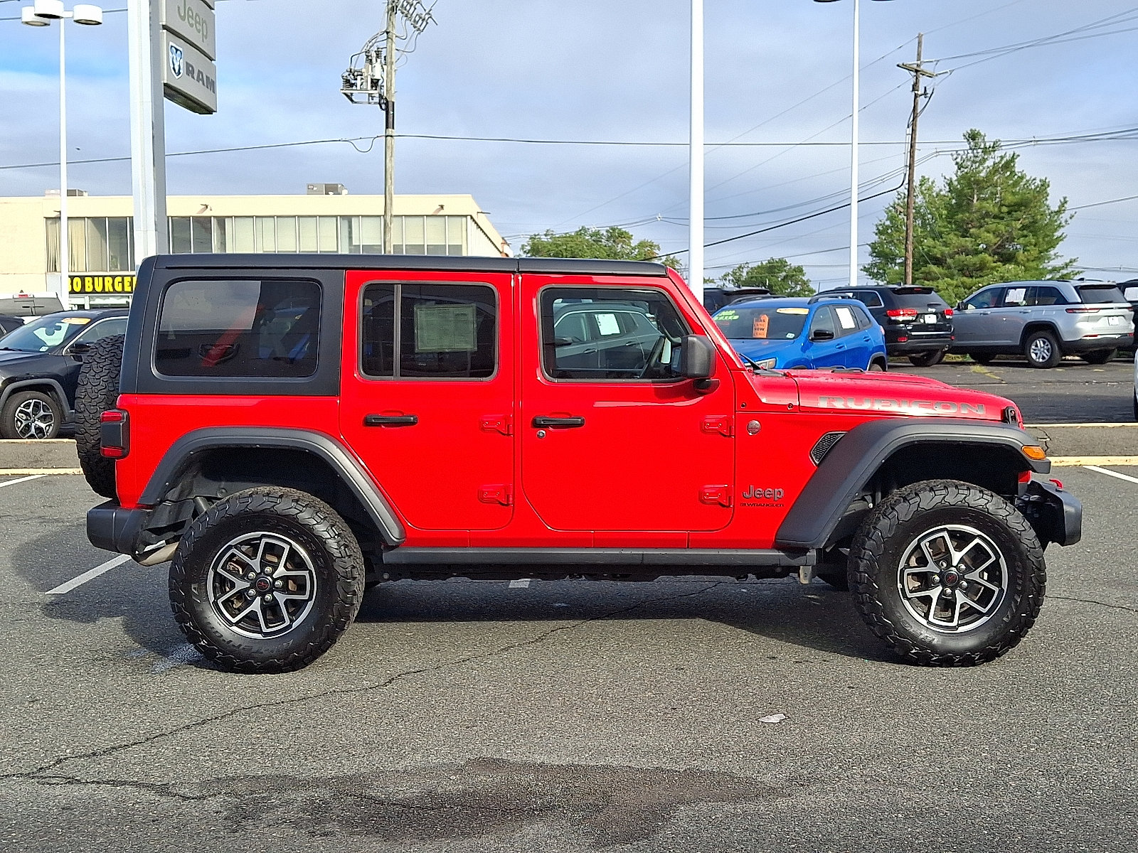 Used 2025 Jeep Wrangler Unlimited Rubicon AWD/4WD image 8
