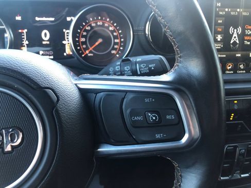 Used 2022 Jeep Wrangler Unlimited Sahara AWD/4WD image 29