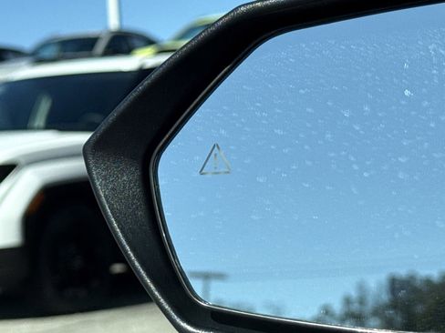 Certified 2025 Hyundai Elantra Sport image 17