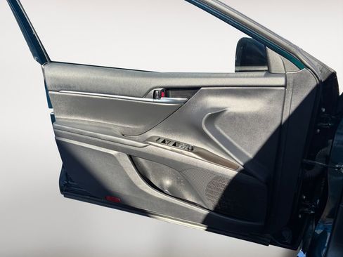 Used 2021 Toyota Camry SE w/ Convenience Package image 28