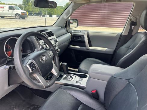 Used 2011 Toyota 4Runner SR5 w/ Convenience Pkg RWD image 9
