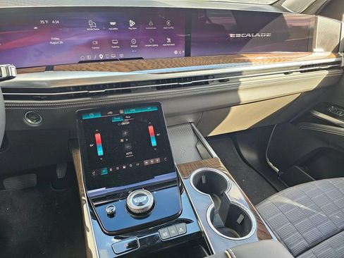 New 2026 Cadillac Escalade ESV Platinum Sport AWD/4WD image 32