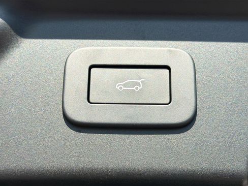 Used 2025 Land Rover Range Rover Velar Dynamic SE image 13