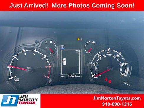 Used 2023 Toyota 4Runner SR5 Premium w/ Moonroof Package AWD/4WD image 10