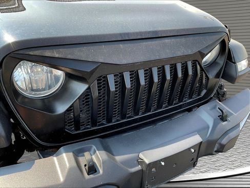 Used 2019 Jeep Wrangler Unlimited Sahara AWD/4WD image 29