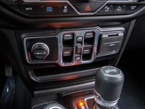 Used 2022 Jeep Wrangler Unlimited Sahara image 21