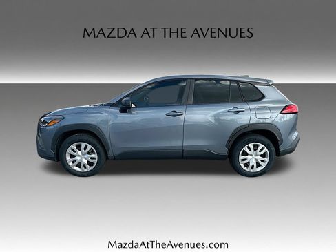 Used 2022 Toyota Corolla Cross L AWD/4WD image 4