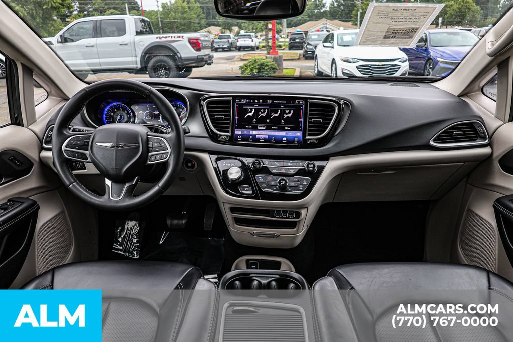 Used 2023 Chrysler Pacifica Touring-L FWD image 30