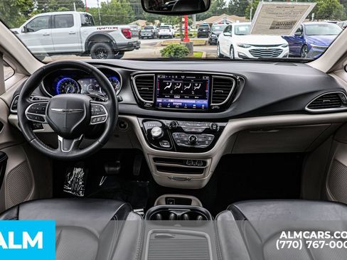 Used 2023 Chrysler Pacifica Touring-L FWD image 30