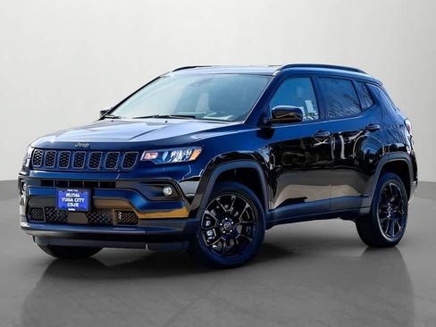 Used 2025 Jeep Compass Latitude w/ Altitude Special Edition AWD/4WD image 2