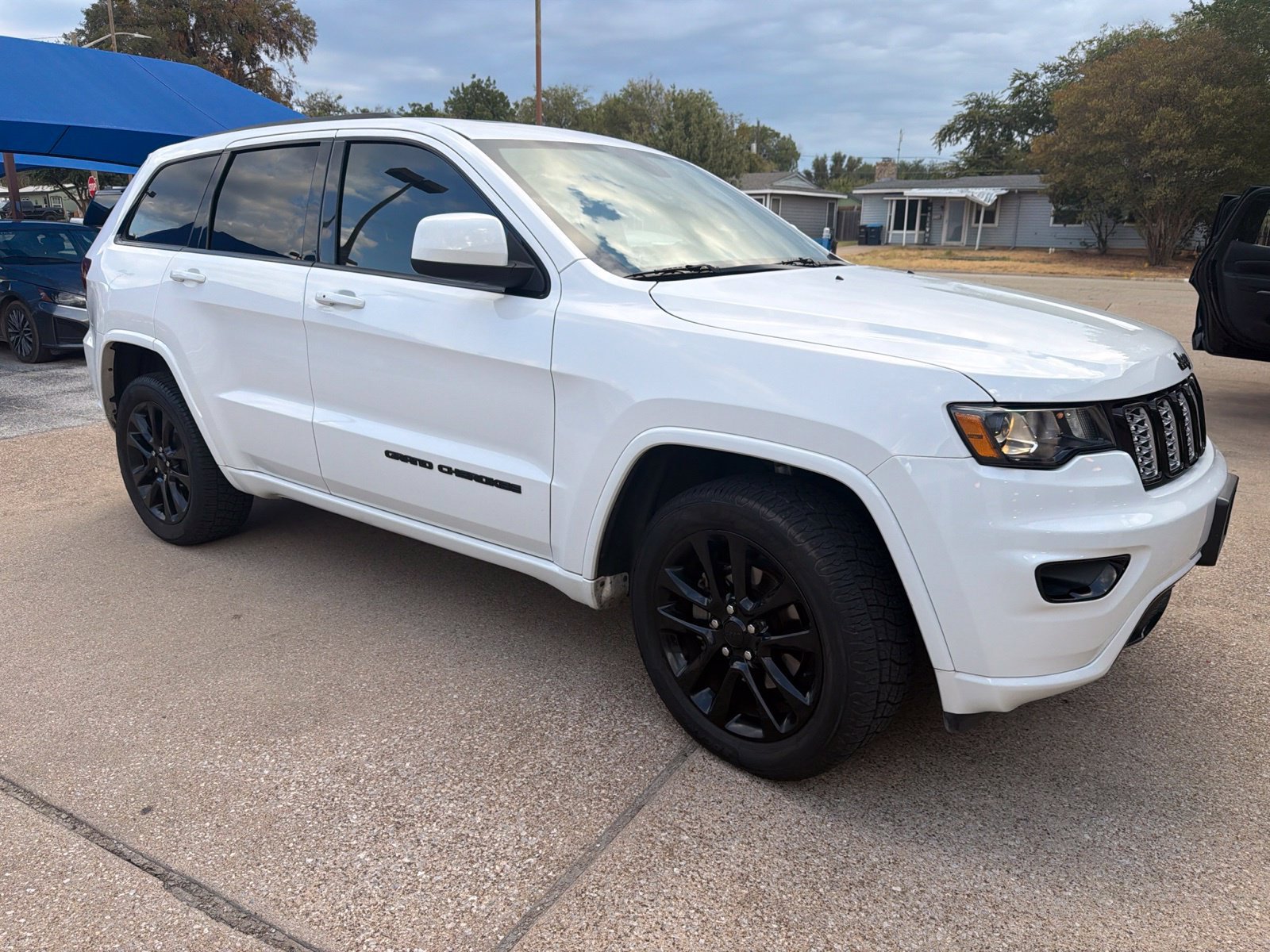 Used 2020 Jeep Grand Cherokee Altitude AWD/4WD image 3