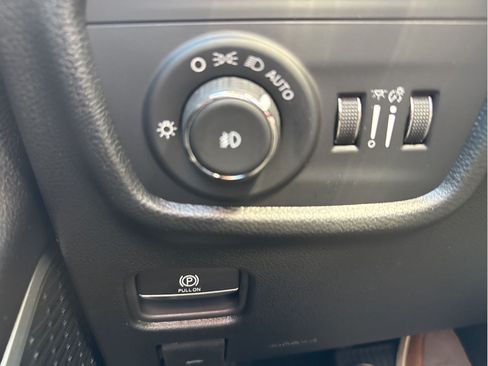 Used 2026 Jeep Grand Cherokee Limited RWD image 27