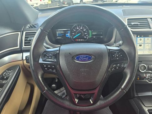 Used 2017 Ford Explorer XLT w/ Equipment Group 202A AWD/4WD image 7