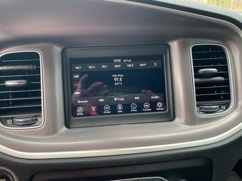 Used 2022 Dodge Charger SXT image 12