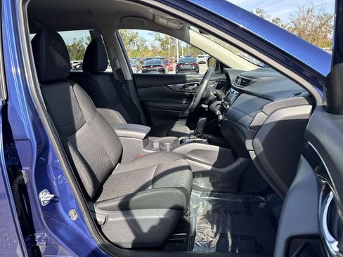 Used 2018 Nissan Rogue SV image 19