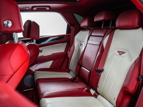 Used 2021 Bentley Bentayga AWD/4WD image 27