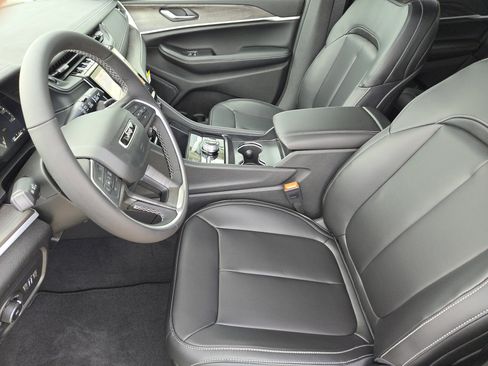 New 2025 Jeep Grand Cherokee Limited w/ Black Appearance Package image 11